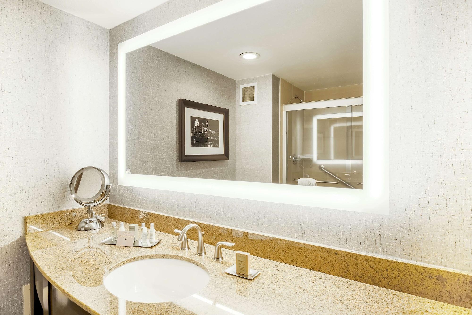 Doubletree By Hilton Austin-University Area Kültér fotó